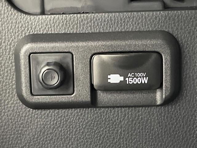 ヴォクシー ハイブリッドＳ－Ｚ　快適利便ＰＫＧ　フリップダウン　純正１０．５インチＤＡ　両側パワスラ　バックカメラ　寒冷地仕様　衝突被害軽減システム　１００Ｖ電源　レーダークルーズ　禁煙車　電動リアゲート　ドラレコ（32枚目）