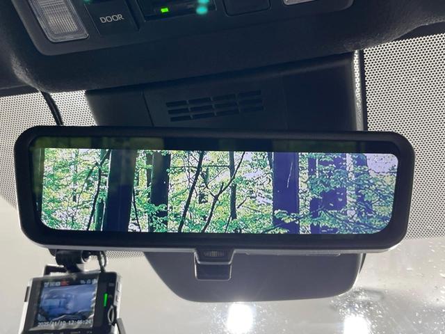 ヴォクシー ハイブリッドＳ－Ｚ　快適利便ＰＫＧ　フリップダウン　純正１０．５インチＤＡ　両側パワスラ　バックカメラ　寒冷地仕様　衝突被害軽減システム　１００Ｖ電源　レーダークルーズ　禁煙車　電動リアゲート　ドラレコ（42枚目）