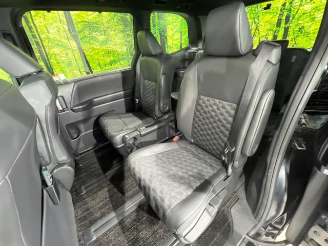 ヴォクシー ハイブリッドＳ－Ｚ　快適利便ＰＫＧ　フリップダウン　純正１０．５インチＤＡ　両側パワスラ　バックカメラ　寒冷地仕様　衝突被害軽減システム　１００Ｖ電源　レーダークルーズ　禁煙車　電動リアゲート　ドラレコ（48枚目）