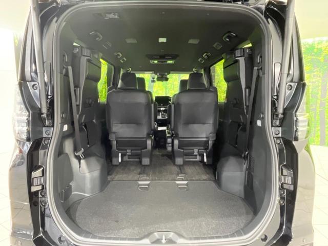 ヴォクシー ハイブリッドＳ－Ｚ　快適利便ＰＫＧ　フリップダウン　純正１０．５インチＤＡ　両側パワスラ　バックカメラ　寒冷地仕様　衝突被害軽減システム　１００Ｖ電源　レーダークルーズ　禁煙車　電動リアゲート　ドラレコ（62枚目）