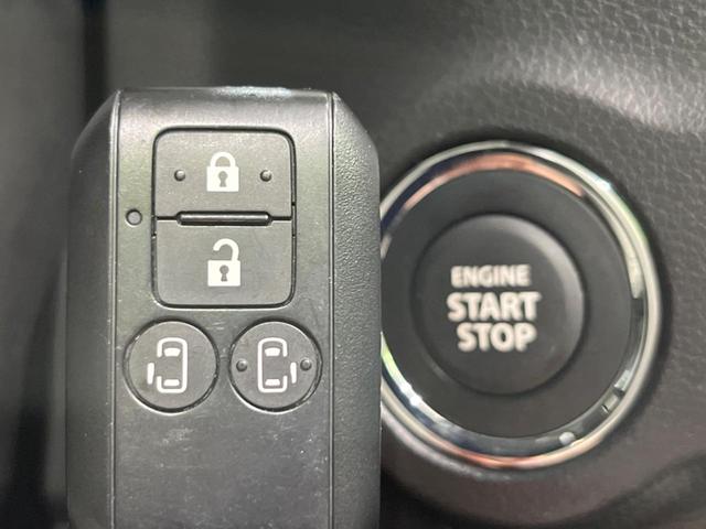 【キーレススタートシステム】カバンやポケットに入れたままでもドアの施錠・解錠が可能なスマートキーを装備。エンジンのオン・オフ時もカギを取り出す必要が無いからとっても便利です♪