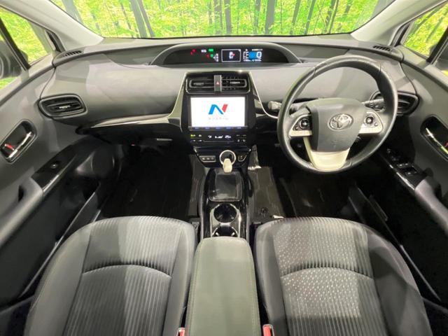 プリウス Ｓ　純正ＳＤナビ　バックカメラ　寒冷地仕様　衝突被害軽減システム　レーダークルーズ　禁煙車　ドラレコ　コーナーセンサー　スマートキー　ＬＥＤヘッド　ビルトインＥＴＣ　オートハイビーム　車線逸脱警報（2枚目）