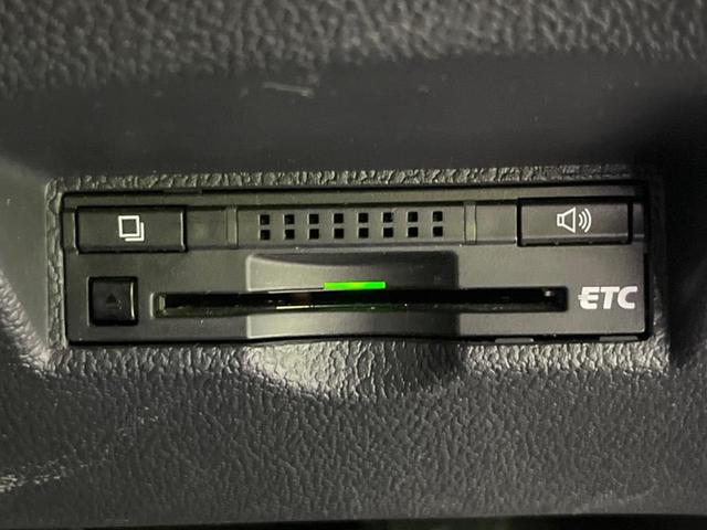 プリウス Ｓ　純正ＳＤナビ　バックカメラ　寒冷地仕様　衝突被害軽減システム　レーダークルーズ　禁煙車　ドラレコ　コーナーセンサー　スマートキー　ＬＥＤヘッド　ビルトインＥＴＣ　オートハイビーム　車線逸脱警報（7枚目）