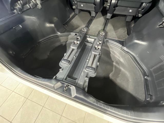 ヴェルファイアハイブリッド Ｚ　フリップダウン　両側電動スライドドア　セーフティセンス　禁煙車　純正ナビ　レーダークルーズ　寒冷地仕様　バックカメラ　ＥＴＣ　Ｂｌｕｅｔｏｏｔｈ　フルセグ　スマートキー　ＬＥＤヘッドライト（53枚目）