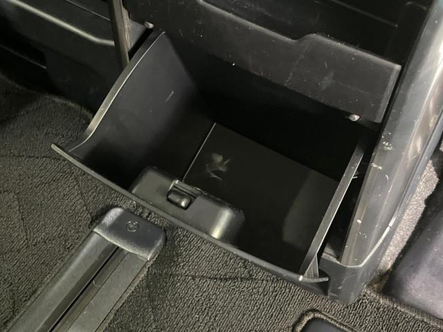 ヴェルファイアハイブリッド Ｚ　フリップダウン　両側電動スライドドア　セーフティセンス　禁煙車　純正ナビ　レーダークルーズ　寒冷地仕様　バックカメラ　ＥＴＣ　Ｂｌｕｅｔｏｏｔｈ　フルセグ　スマートキー　ＬＥＤヘッドライト（56枚目）