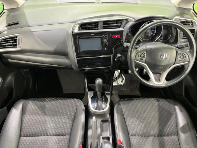 フィット 13G・Lパッケージ ファインエディション あんしんパッケージ 禁煙 寒冷地仕様 バックカメラ Bluetooth スマートキー オートライト クルーズコントロール ステアリングスイッチ オートエアコン フォグライト 盗難防止装置(2枚目)