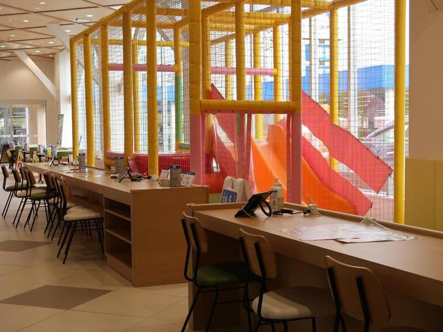 ノート Ｘ　ＦＯＵＲ　純正ナビ　バックカメラ　フルセグ　Ｂｌｕｅｔｏｏｔｈ　ＥＴＣ　ＣＤ／ＤＶＤ再生　インテリジェントキー　１４インチアルミホイール　ヘッドライトレベライザー　トラクションコントロール　プライバシーガラス（78枚目）