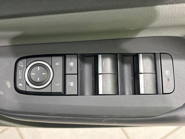 プリウス Z ガラスルーフ トヨタチームメイト セーフティセンス 禁煙車 純正12.9インチナビ 全周囲カメラ 寒冷地仕様 レーダクルーズ ETC Bluetooth フルセグ ブラインドスポットモニター(61枚目)