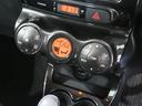 【オートエアコン】一度お好みの温度に設定すれば、車内の温度を検知し風量や温度を自動で調整。暑い…寒い…と何度もスイッチ操作をする必要はありません。快適な車内空間には必須の機能ですね♪