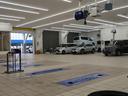 大型整備工場を完備しておりますので、ご納車後も安心です。