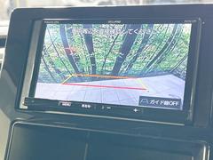 【バックカメラ】駐車時に後方がリアルタイム映像で確認できます。大型商業施設や立体駐車場での駐車時や、夜間のバック時に大活躍！運転スキルに関わらず、今や必須となった装備のひとつです！ 6