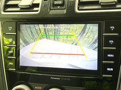 【バックカメラ】駐車時に後方がリアルタイム映像で確認できます。大型商業施設や立体駐車場での駐車時や、夜間のバック時に大活躍！運転スキルに関わらず、今や必須となった装備のひとつです！ 5