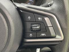 【全車速追従機能付クルーズコントロール】高速道路での長距離走行が楽に！！自動で速度を保つクルーズコントロールが、衝突軽減システムと連携し、前方の車両を感知して車間を保つように速度調節してくれます！！ 4