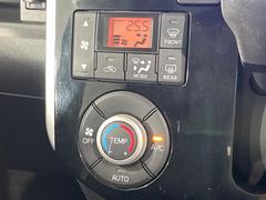 【オートエアコン】一度お好みの温度に設定すれば、車内の温度を検知し風量や温度を自動で調整。暑い…寒い…と何度もスイッチ操作をする必要はありません。快適な車内空間には必須の機能ですね♪ 7