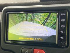 【バックカメラ】駐車時に後方がリアルタイム映像で確認できます。大型商業施設や立体駐車場での駐車時や、夜間のバック時に大活躍！運転スキルに関わらず、今や必須となった装備のひとつです！ 4
