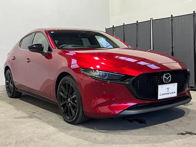 ＭＡＺＤＡ３ファストバック ２０Ｓ　ブラックトーンエディション　４ＷＤ／寒冷地／１０型ナビ／全方位カメラ／ＴＶ／衝突軽減／パワーシート＆ヒーター／ハンドルヒーター／ＬＥＤヘッドライト／レーダークルコン／置くだけ充電／ＨＤＭＩ＋Ｃタイプ端子／リアフォグ／ＨＵＤ（5枚目）