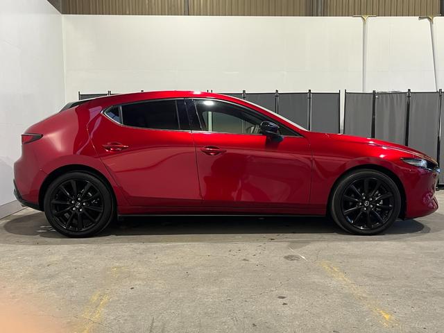 ＭＡＺＤＡ３ファストバック ２０Ｓ　ブラックトーンエディション　４ＷＤ／寒冷地／１０型ナビ／全方位カメラ／ＴＶ／衝突軽減／パワーシート＆ヒーター／ハンドルヒーター／ＬＥＤヘッドライト／レーダークルコン／置くだけ充電／ＨＤＭＩ＋Ｃタイプ端子／リアフォグ／ＨＵＤ（6枚目）