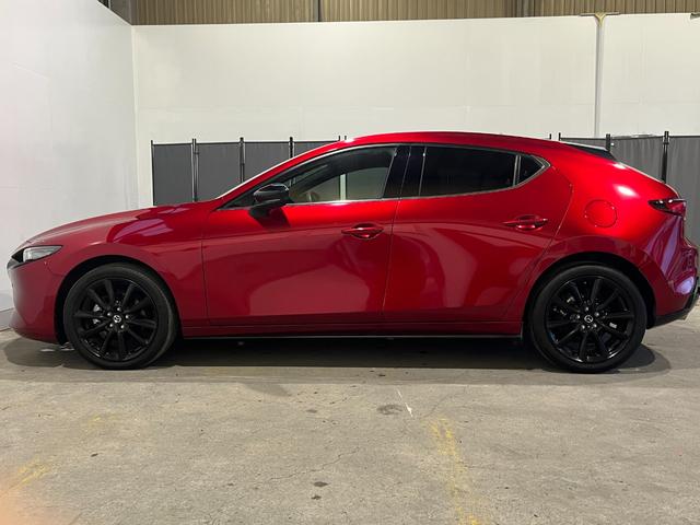 ＭＡＺＤＡ３ファストバック ２０Ｓ　ブラックトーンエディション　４ＷＤ／寒冷地／１０型ナビ／全方位カメラ／ＴＶ／衝突軽減／パワーシート＆ヒーター／ハンドルヒーター／ＬＥＤヘッドライト／レーダークルコン／置くだけ充電／ＨＤＭＩ＋Ｃタイプ端子／リアフォグ／ＨＵＤ（10枚目）