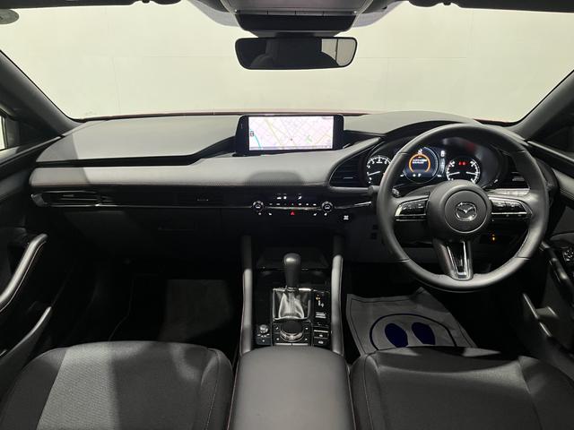 ＭＡＺＤＡ３ファストバック ２０Ｓ　ブラックトーンエディション　４ＷＤ／寒冷地／１０型ナビ／全方位カメラ／ＴＶ／衝突軽減／パワーシート＆ヒーター／ハンドルヒーター／ＬＥＤヘッドライト／レーダークルコン／置くだけ充電／ＨＤＭＩ＋Ｃタイプ端子／リアフォグ／ＨＵＤ（13枚目）