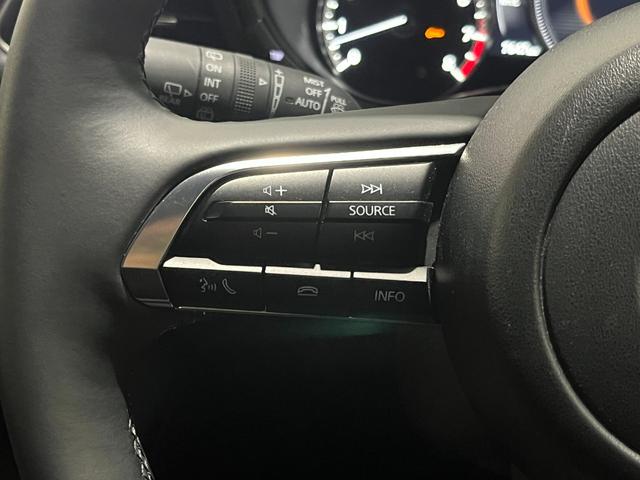 ＭＡＺＤＡ３ファストバック ２０Ｓ　ブラックトーンエディション　４ＷＤ／寒冷地／１０型ナビ／全方位カメラ／ＴＶ／衝突軽減／パワーシート＆ヒーター／ハンドルヒーター／ＬＥＤヘッドライト／レーダークルコン／置くだけ充電／ＨＤＭＩ＋Ｃタイプ端子／リアフォグ／ＨＵＤ（15枚目）