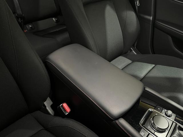 ＭＡＺＤＡ３ファストバック ２０Ｓ　ブラックトーンエディション　４ＷＤ／寒冷地／１０型ナビ／全方位カメラ／ＴＶ／衝突軽減／パワーシート＆ヒーター／ハンドルヒーター／ＬＥＤヘッドライト／レーダークルコン／置くだけ充電／ＨＤＭＩ＋Ｃタイプ端子／リアフォグ／ＨＵＤ（34枚目）