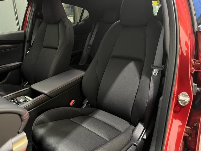 ＭＡＺＤＡ３ファストバック ２０Ｓ　ブラックトーンエディション　４ＷＤ／寒冷地／１０型ナビ／全方位カメラ／ＴＶ／衝突軽減／パワーシート＆ヒーター／ハンドルヒーター／ＬＥＤヘッドライト／レーダークルコン／置くだけ充電／ＨＤＭＩ＋Ｃタイプ端子／リアフォグ／ＨＵＤ（47枚目）