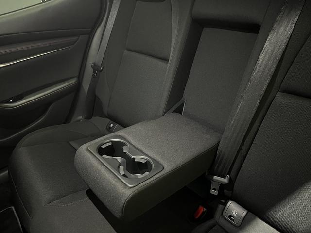 ＭＡＺＤＡ３ファストバック ２０Ｓ　ブラックトーンエディション　４ＷＤ／寒冷地／１０型ナビ／全方位カメラ／ＴＶ／衝突軽減／パワーシート＆ヒーター／ハンドルヒーター／ＬＥＤヘッドライト／レーダークルコン／置くだけ充電／ＨＤＭＩ＋Ｃタイプ端子／リアフォグ／ＨＵＤ（50枚目）