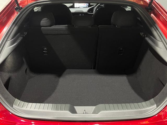 ＭＡＺＤＡ３ファストバック ２０Ｓ　ブラックトーンエディション　４ＷＤ／寒冷地／１０型ナビ／全方位カメラ／ＴＶ／衝突軽減／パワーシート＆ヒーター／ハンドルヒーター／ＬＥＤヘッドライト／レーダークルコン／置くだけ充電／ＨＤＭＩ＋Ｃタイプ端子／リアフォグ／ＨＵＤ（52枚目）