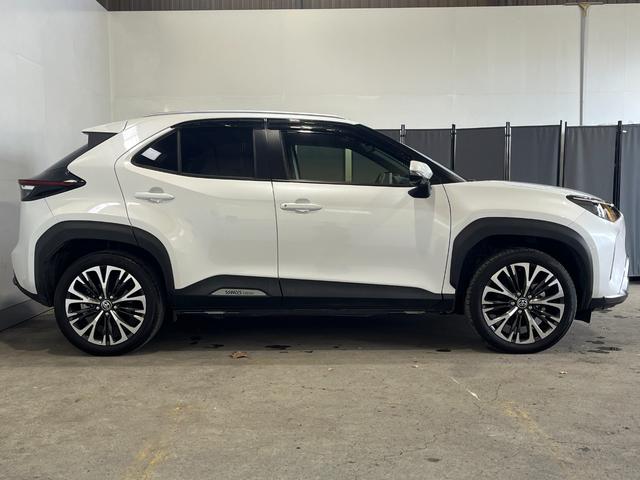 ヤリスクロス ハイブリッドＺ　アドベンチャー　４ＷＤ／ナビ／全方位カメラ／ハンズフリーパワーバックドア／ＬＥＤヘッドライト／セーフティセンス／ドラレコ／スペアキー／アドバンストパーク／パワーシート／シートーヒーター／ステアリングヒーター／ＥＴＣ（9枚目）