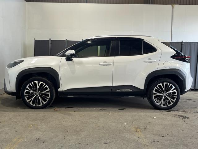 ヤリスクロス ハイブリッドＺ　アドベンチャー　４ＷＤ／ナビ／全方位カメラ／ハンズフリーパワーバックドア／ＬＥＤヘッドライト／セーフティセンス／ドラレコ／スペアキー／アドバンストパーク／パワーシート／シートーヒーター／ステアリングヒーター／ＥＴＣ（13枚目）