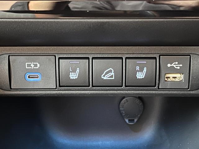 ヤリスクロス ハイブリッドＺ　アドベンチャー　４ＷＤ／ナビ／全方位カメラ／ハンズフリーパワーバックドア／ＬＥＤヘッドライト／セーフティセンス／ドラレコ／スペアキー／アドバンストパーク／パワーシート／シートーヒーター／ステアリングヒーター／ＥＴＣ（28枚目）