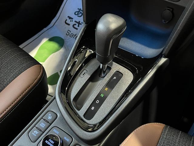 ヤリスクロス ハイブリッドＺ　アドベンチャー　４ＷＤ／ナビ／全方位カメラ／ハンズフリーパワーバックドア／ＬＥＤヘッドライト／セーフティセンス／ドラレコ／スペアキー／アドバンストパーク／パワーシート／シートーヒーター／ステアリングヒーター／ＥＴＣ（29枚目）