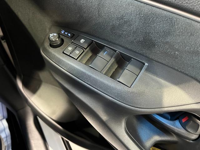 ヤリスクロス ハイブリッドＺ　アドベンチャー　４ＷＤ／ナビ／全方位カメラ／ハンズフリーパワーバックドア／ＬＥＤヘッドライト／セーフティセンス／ドラレコ／スペアキー／アドバンストパーク／パワーシート／シートーヒーター／ステアリングヒーター／ＥＴＣ（36枚目）