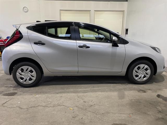 アクア B 4WD/衝突軽減/ナビ/バックカメラ/TV/LEDヘッドライト/ドラレコ/スペアキー/AC100V電源/レーダークルーズコントロール/CD+DVD再生/ミラーヒーター/(8枚目)