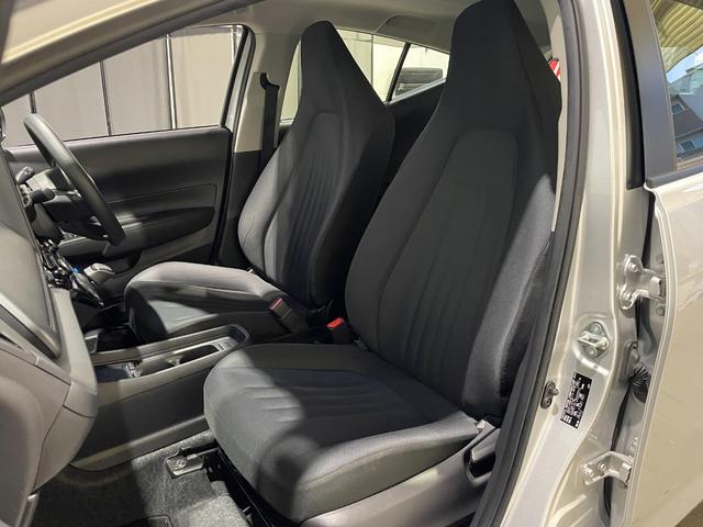 アクア B 4WD/衝突軽減/ナビ/バックカメラ/TV/LEDヘッドライト/ドラレコ/スペアキー/AC100V電源/レーダークルーズコントロール/CD+DVD再生/ミラーヒーター/(34枚目)