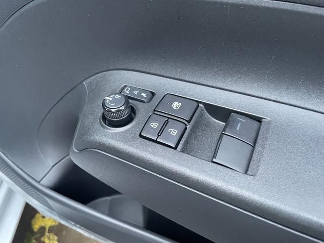 アクア B 4WD/衝突軽減/ナビ/バックカメラ/TV/LEDヘッドライト/ドラレコ/スペアキー/AC100V電源/レーダークルーズコントロール/CD+DVD再生/ミラーヒーター/(38枚目)