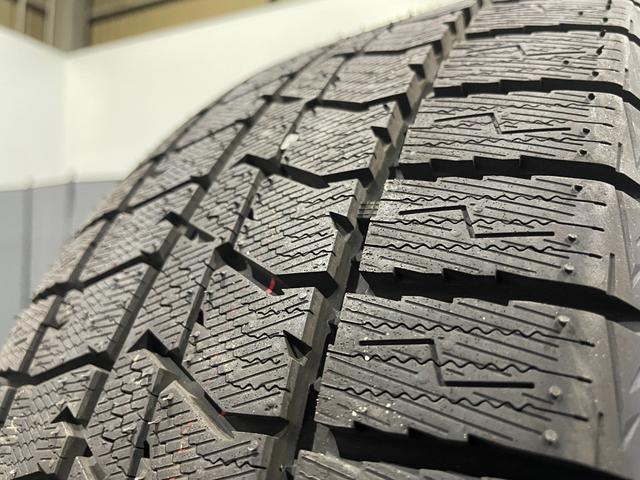 オーラ ニスモ チューンドe-パワー4WD 4WD/夏冬タイヤ付/9型ナビ/BOSSサウンド/全方位カメラ/TV/ブラックフードデカール/プロパイロット/デジタルミラー/全方位運転支援/寒冷地/LEDヘッドライト/シート&ハンドルヒーター(3枚目)