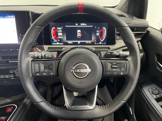 オーラ ニスモ チューンドe-パワー4WD 4WD/夏冬タイヤ付/9型ナビ/BOSSサウンド/全方位カメラ/TV/ブラックフードデカール/プロパイロット/デジタルミラー/全方位運転支援/寒冷地/LEDヘッドライト/シート&ハンドルヒーター(15枚目)