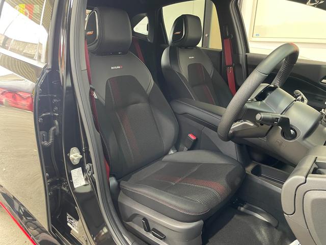 オーラ ニスモ チューンドe-パワー4WD 4WD/夏冬タイヤ付/9型ナビ/BOSSサウンド/全方位カメラ/TV/ブラックフードデカール/プロパイロット/デジタルミラー/全方位運転支援/寒冷地/LEDヘッドライト/シート&ハンドルヒーター(35枚目)