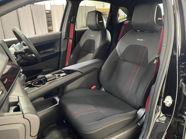 オーラ ニスモ チューンドe-パワー4WD 4WD/夏冬タイヤ付/9型ナビ/BOSSサウンド/全方位カメラ/TV/ブラックフードデカール/プロパイロット/デジタルミラー/全方位運転支援/寒冷地/LEDヘッドライト/シート&ハンドルヒーター(36枚目)