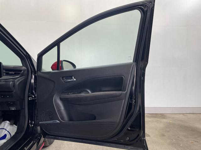 オーラ ニスモ チューンドe-パワー4WD 4WD/夏冬タイヤ付/9型ナビ/BOSSサウンド/全方位カメラ/TV/ブラックフードデカール/プロパイロット/デジタルミラー/全方位運転支援/寒冷地/LEDヘッドライト/シート&ハンドルヒーター(53枚目)