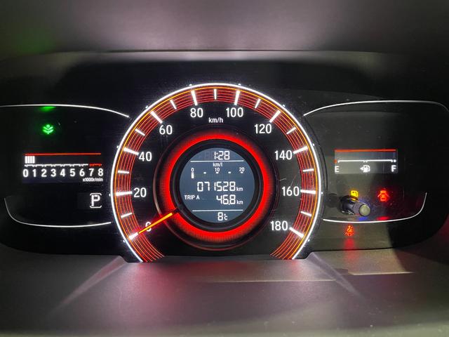 オデッセイ アブソルート・Ｘホンダセンシング　４ＷＤ／夏冬タイヤ付／９型ナビ／フリップダウン／Ｂカメラ／ＴＶ／寒冷地仕様／両側パワースライドドア／ＬＥＤヘッドライト／衝突軽減／スペアキー／ＥＴＣ／パワーシート／ＣＤ＋ＤＶＤ再生／Ｂｌｕｅｔｏｏｔｈ（15枚目）