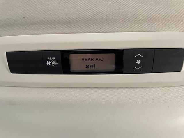 オデッセイ アブソルート・Ｘホンダセンシング　４ＷＤ／夏冬タイヤ付／９型ナビ／フリップダウン／Ｂカメラ／ＴＶ／寒冷地仕様／両側パワースライドドア／ＬＥＤヘッドライト／衝突軽減／スペアキー／ＥＴＣ／パワーシート／ＣＤ＋ＤＶＤ再生／Ｂｌｕｅｔｏｏｔｈ（41枚目）