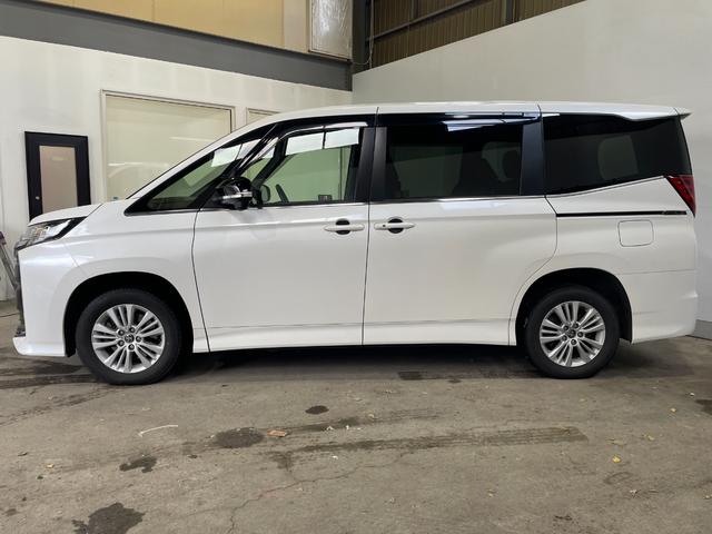 ノア ハイブリッドＳ－Ｚ　４ＷＤ／夏冬タイヤ付／１０．５型ナビ／１４型フリップダウン／寒冷地／エンスタ／両側ハンズフリーパワスラ／パワーバックドア／デジタルミラー／Ｂカメラ／ＴＶ／／ＬＥＤヘッドライト／ＨＵＤ／ＢＳＭ／スペア（7枚目）