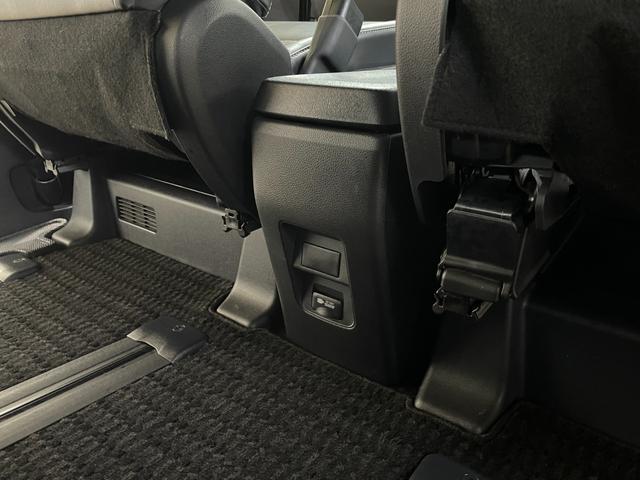 ノア ハイブリッドＳ－Ｚ　４ＷＤ／夏冬タイヤ付／１０．５型ナビ／１４型フリップダウン／寒冷地／エンスタ／両側ハンズフリーパワスラ／パワーバックドア／デジタルミラー／Ｂカメラ／ＴＶ／／ＬＥＤヘッドライト／ＨＵＤ／ＢＳＭ／スペア（41枚目）