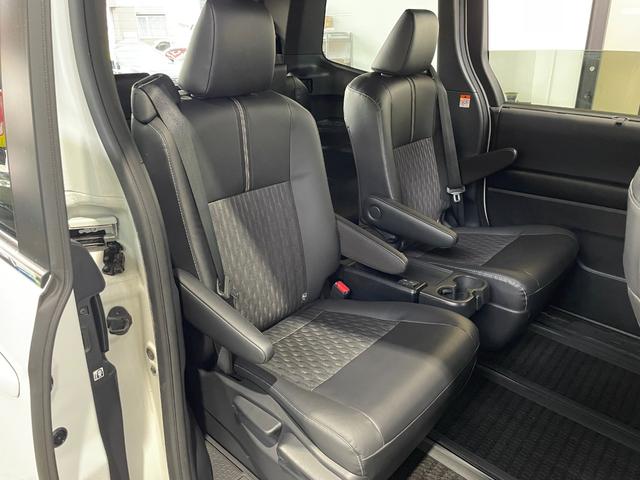 ノア ハイブリッドＳ－Ｚ　４ＷＤ／夏冬タイヤ付／１０．５型ナビ／１４型フリップダウン／寒冷地／エンスタ／両側ハンズフリーパワスラ／パワーバックドア／デジタルミラー／Ｂカメラ／ＴＶ／／ＬＥＤヘッドライト／ＨＵＤ／ＢＳＭ／スペア（51枚目）