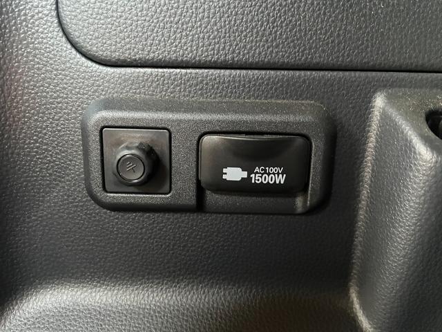 ノア ハイブリッドＳ－Ｚ　４ＷＤ／夏冬タイヤ付／１０．５型ナビ／１４型フリップダウン／寒冷地／エンスタ／両側ハンズフリーパワスラ／パワーバックドア／デジタルミラー／Ｂカメラ／ＴＶ／／ＬＥＤヘッドライト／ＨＵＤ／ＢＳＭ／スペア（56枚目）