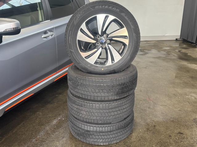 ＸＶ ２．０ｉ－Ｓ　アイサイト　４ＷＤ／夏冬タイヤ付／８型ナビ／Ｂカメラ／エンスタ／ＴＶ／寒冷地仕様／ＬＥＤヘッドライト／ＬＥＤライナー／アイサイトＶｅｒ３／パワーシート／スペア／ＣＤ＋ＤＶＤ再生／ＡｐｐｌｅＣａｒＰｌａｙ（3枚目）