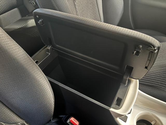 プリウス Ａ　４ＷＤ／寒冷地仕様／ナビ／Ｂカメラ／ＴＶ／衝突軽減／パーキングアシスト／ＬＥＤヘッドライト／ＬＥＤフォグライト／ヘッドアップディスプレイ／スペア／ＥＴＣ／ドラレコ／ＢＳＭ／リアフォグ／障害物センサー（30枚目）