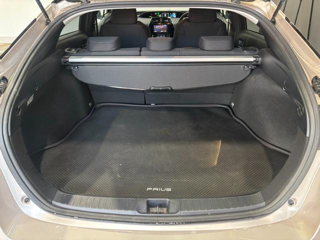 プリウス Ａ　４ＷＤ／寒冷地仕様／ナビ／Ｂカメラ／ＴＶ／衝突軽減／パーキングアシスト／ＬＥＤヘッドライト／ＬＥＤフォグライト／ヘッドアップディスプレイ／スペア／ＥＴＣ／ドラレコ／ＢＳＭ／リアフォグ／障害物センサー（43枚目）
